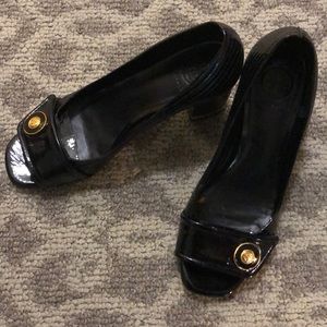 Black Tory Burch patent leather heals